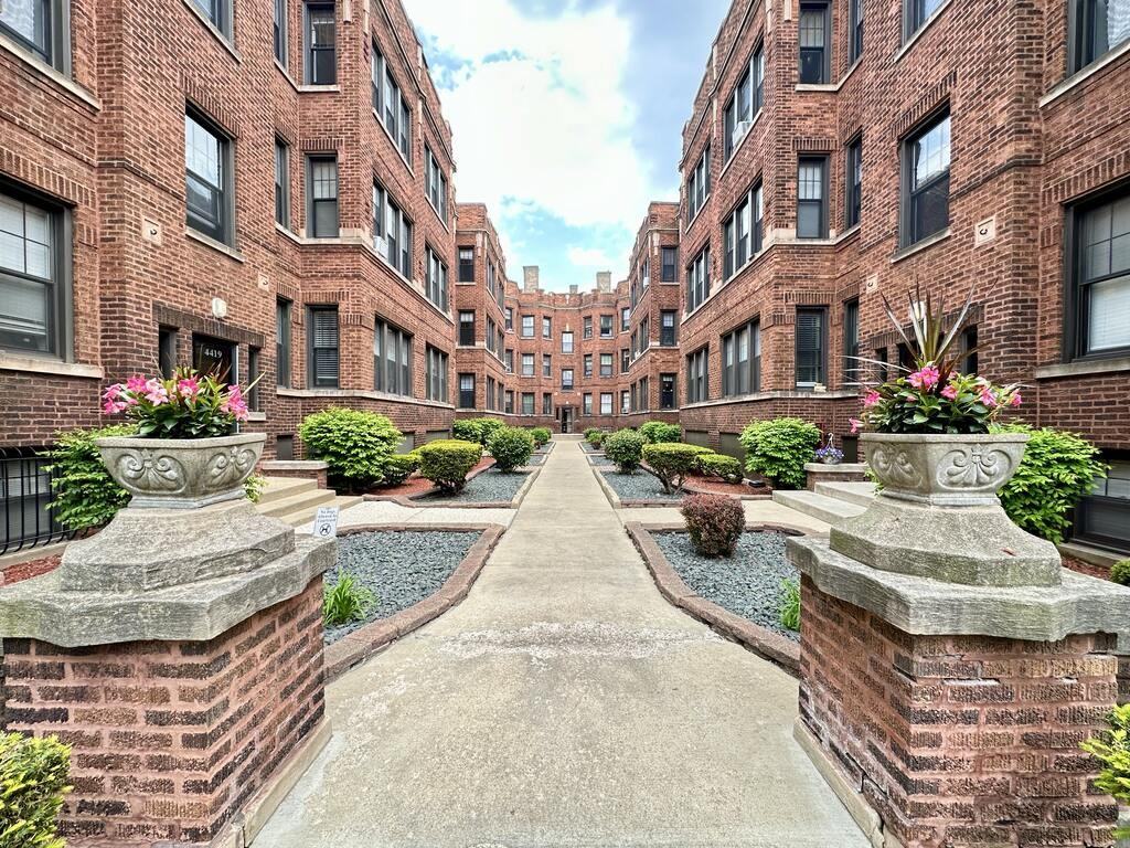 4419 N Wolcott Ave #3B
