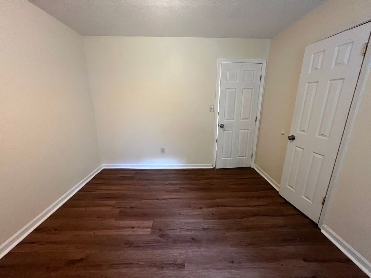 2410 Hillboro Cir Sw - Photo 3 of 25