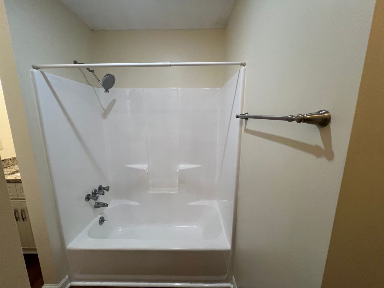 2410 Hillboro Cir Sw - Photo 4 of 25