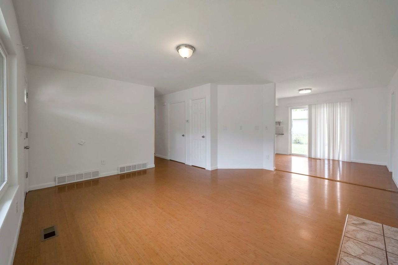 1662 S 400 W - Photo 3 of 15