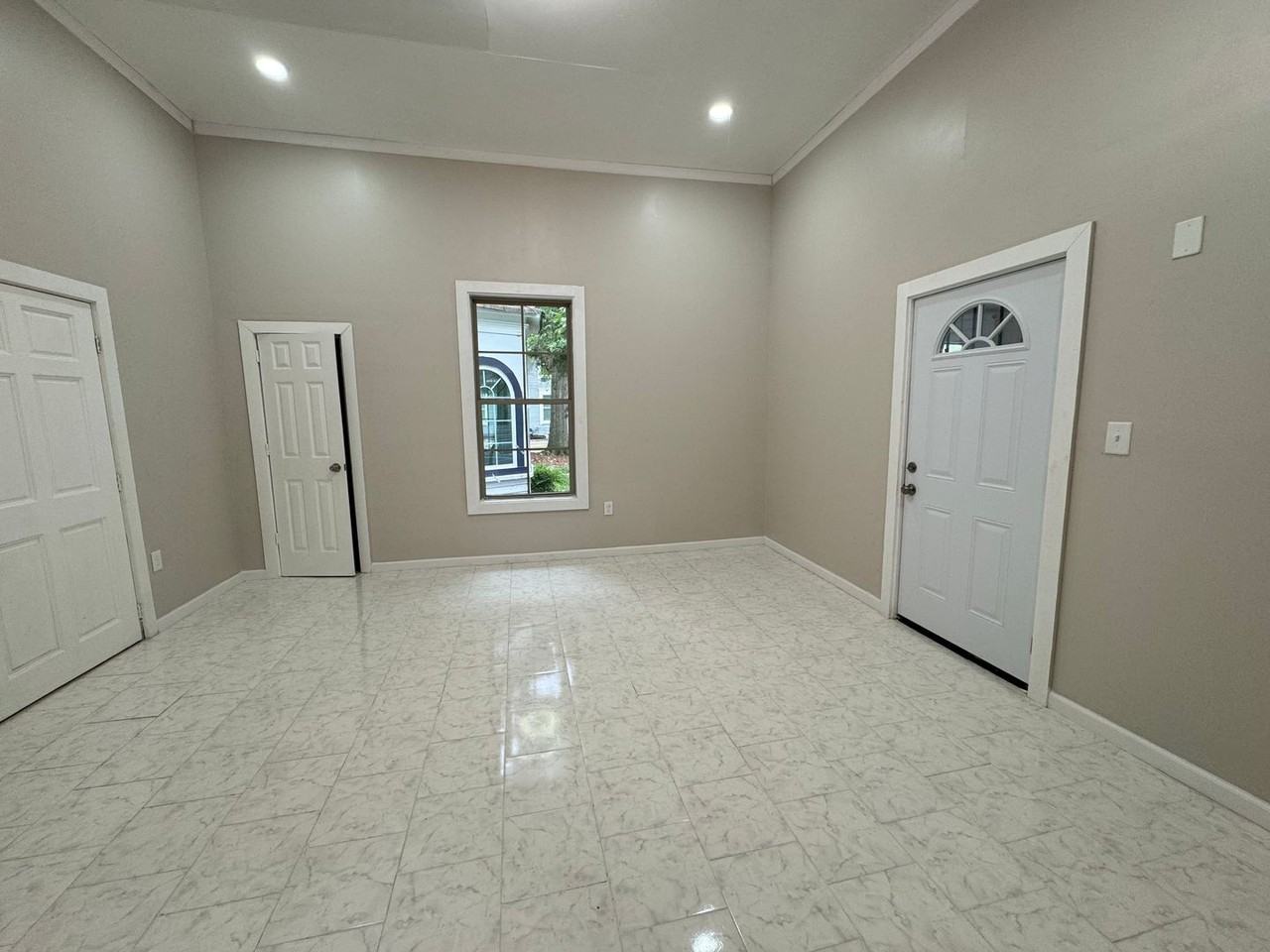 172 Meadow St - Photo 2 of 11