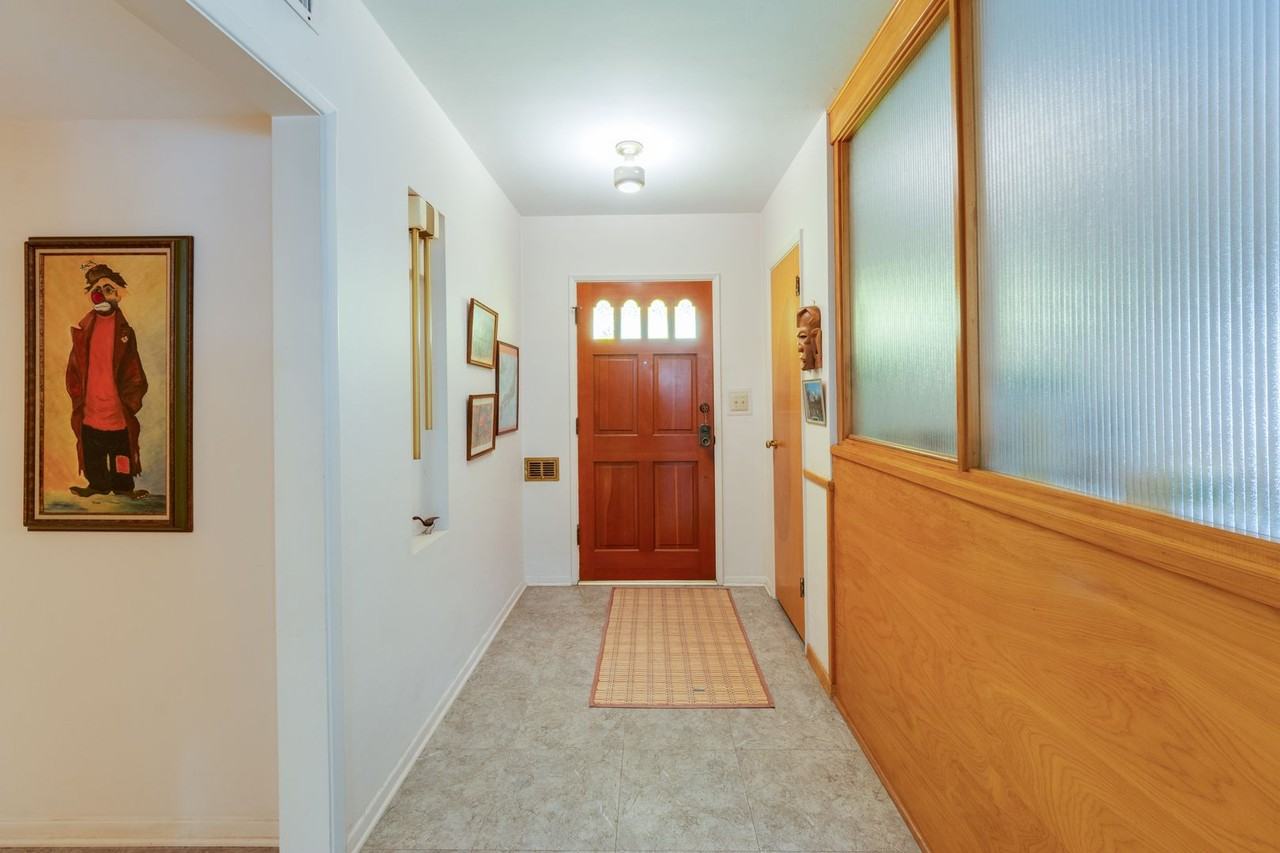 3105 Barnett St - Photo 4 of 36