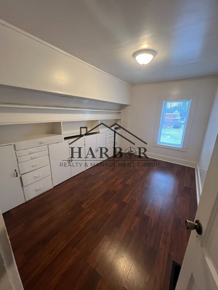 1005 1st Ave Sw - Photo 2 of 14