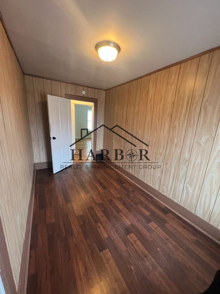 1005 1st Ave Sw - Photo 3 of 14