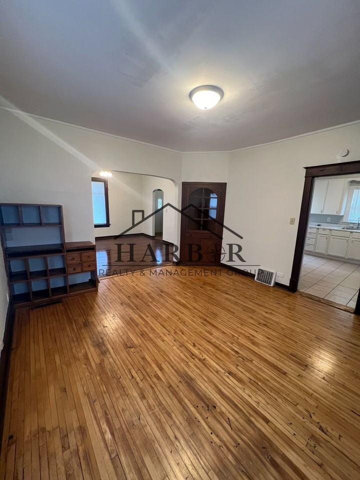 1005 1st Ave Sw - Photo 5 of 14