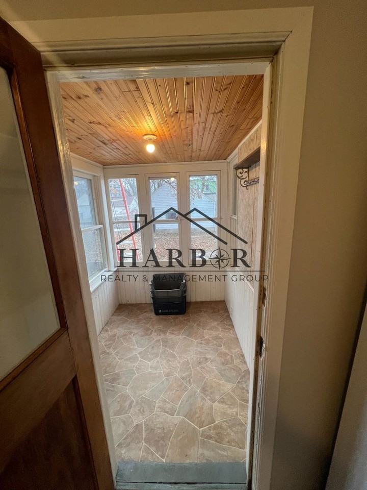 1005 1st Ave Sw - Photo 7 of 14