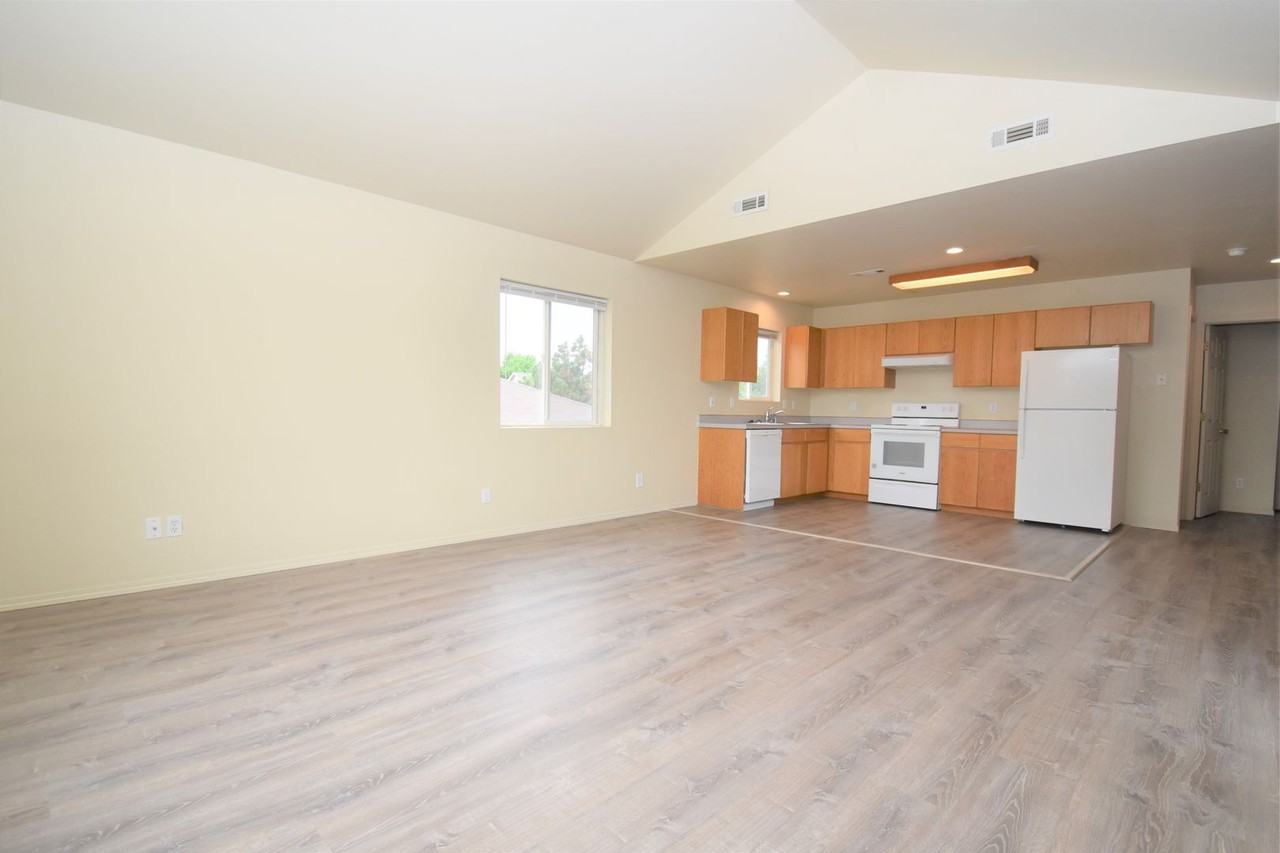 509 N Hunters Way - Photo 3 of 14