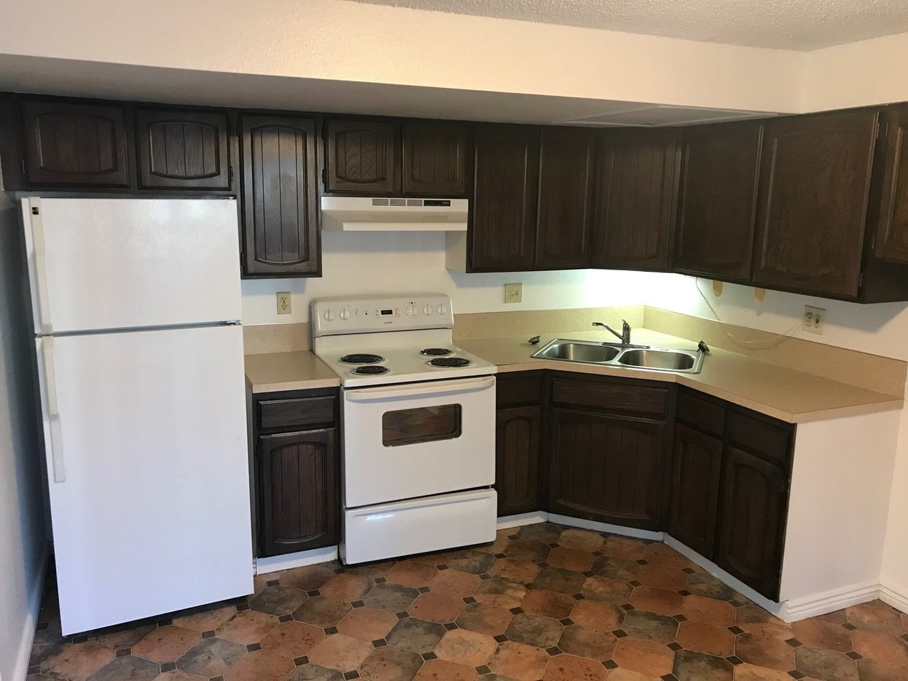 674 W Idaho Ave - Photo 2 of 7