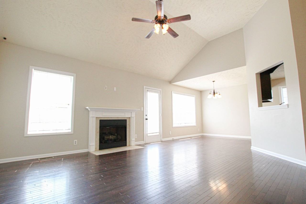 1347 Whitt Ln - Photo 2 of 18