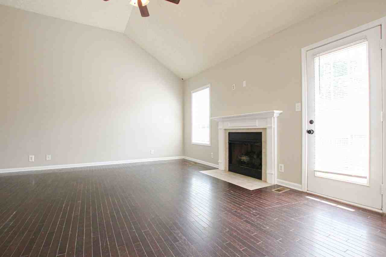 1347 Whitt Ln - Photo 4 of 18