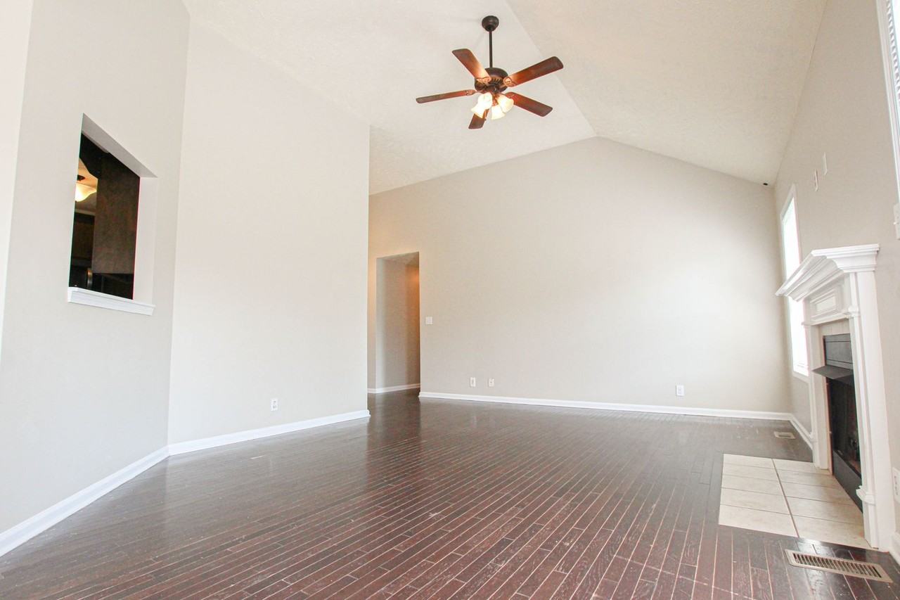 1347 Whitt Ln - Photo 5 of 18