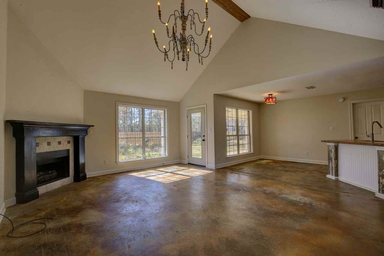 200 Hawthorne Cir - Photo 7 of 16