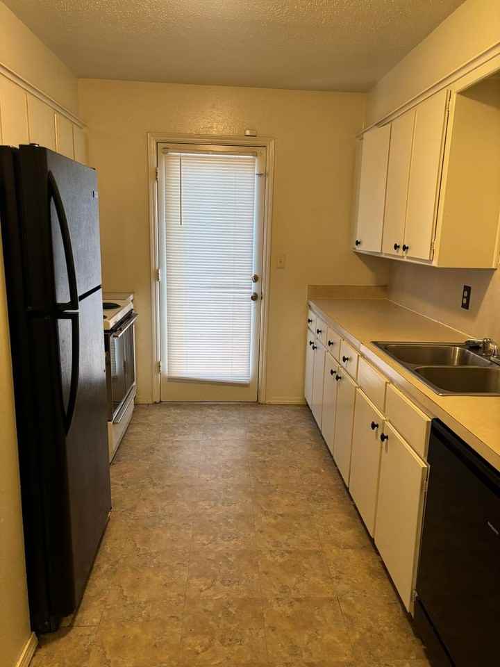 1301 Rebecca Ln - Photo 4 of 14