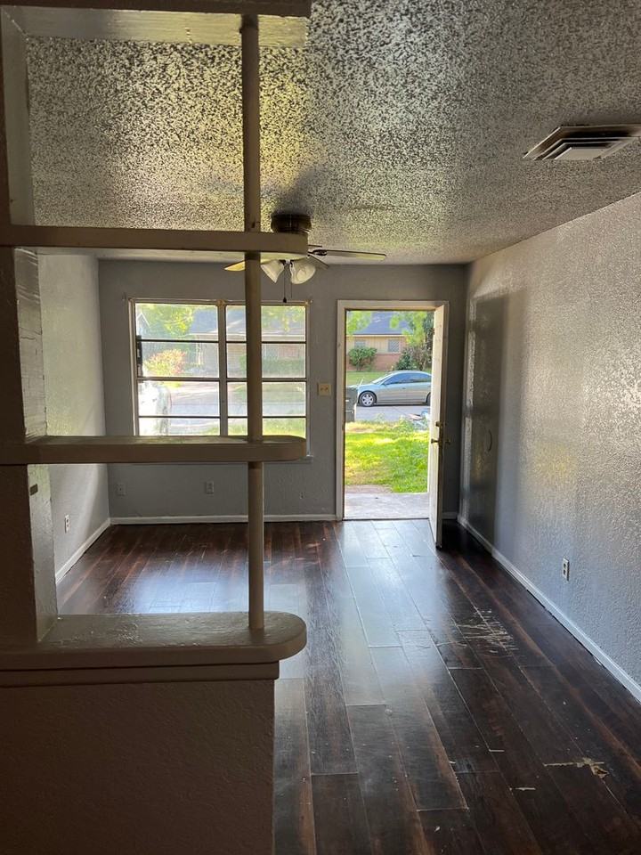 749 Navaho Trl - Photo 2 of 8