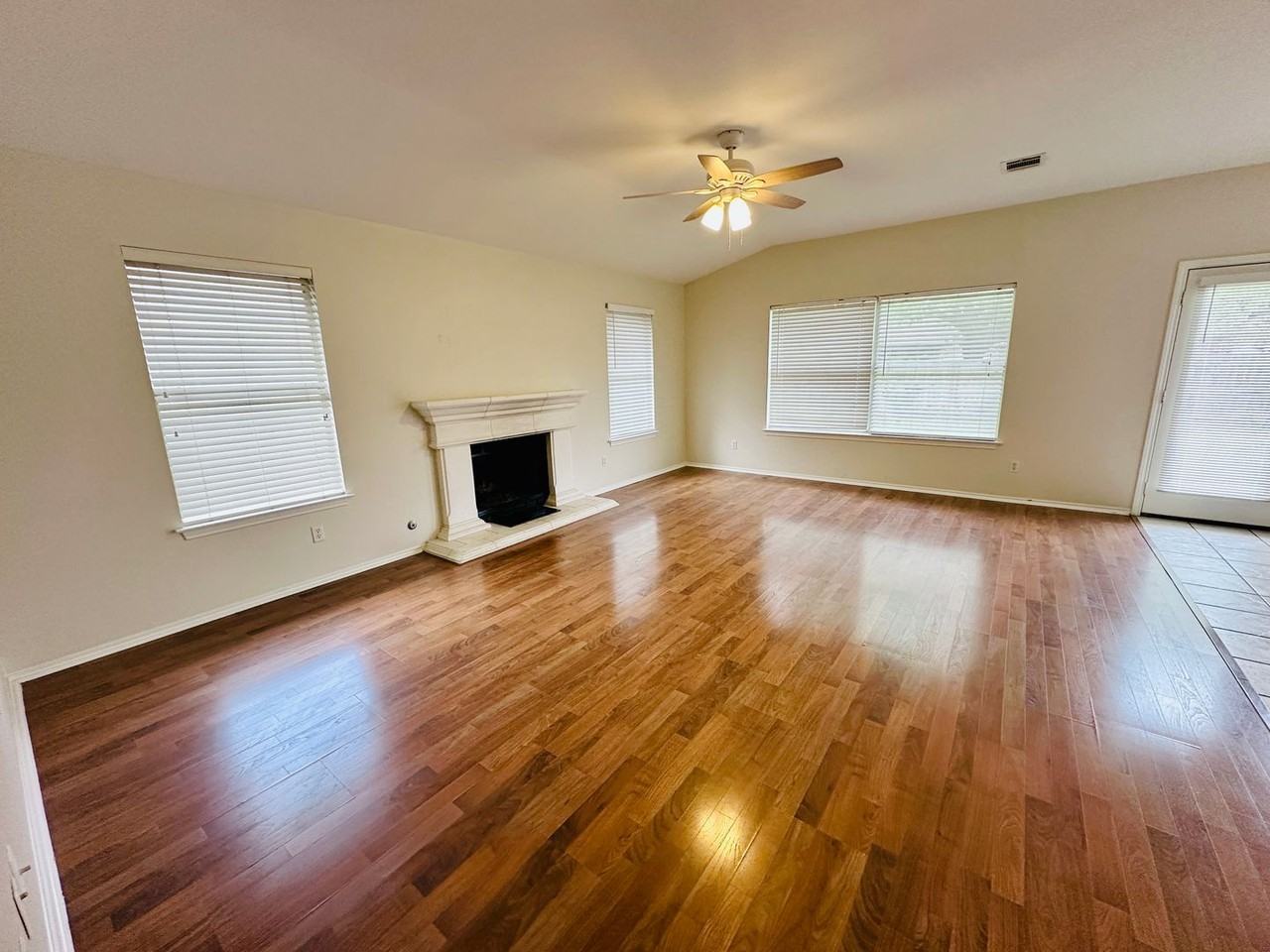 17320 Bishopsgate Dr - Photo 3 of 36