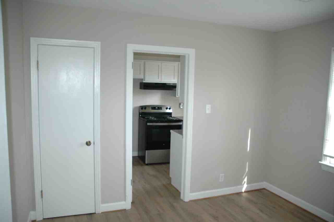 809 S 10th St - Photo 3 of 11