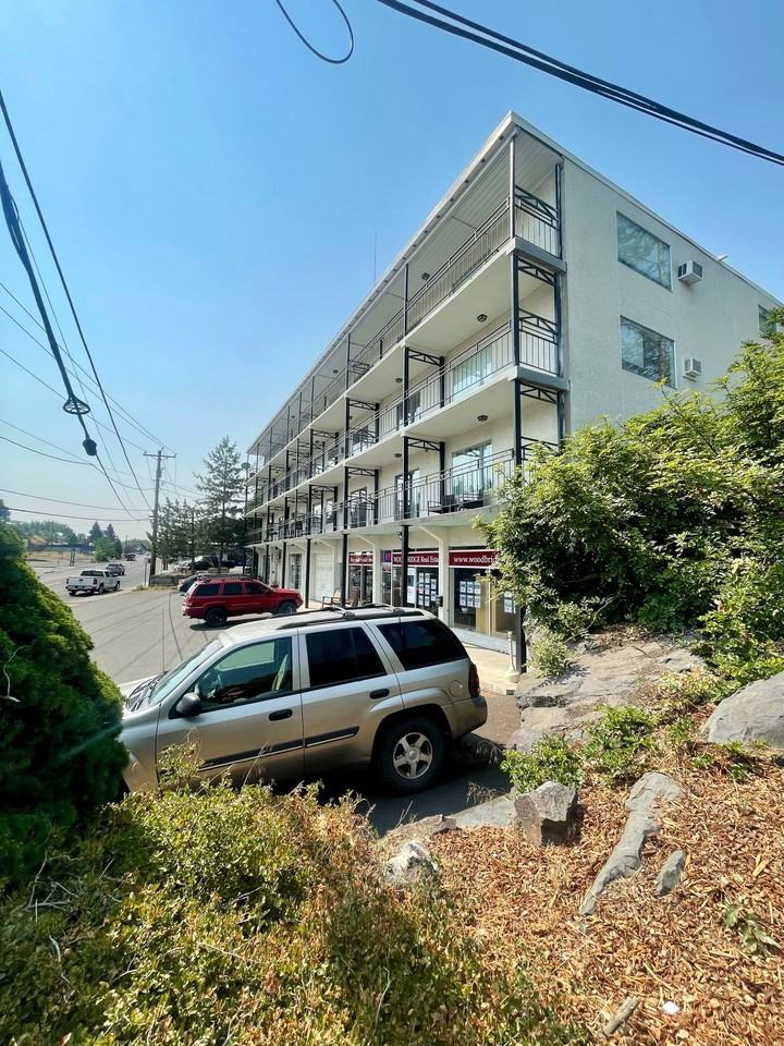 605 S Grand Ave. - Photo 3 of 5