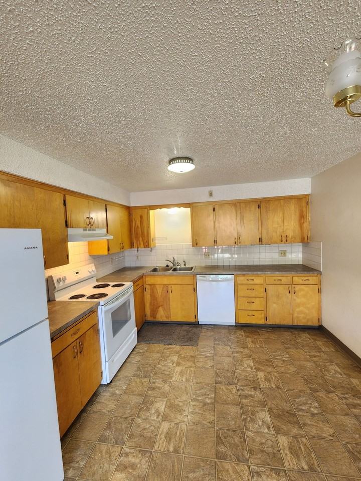 605 S Grand Ave. - Photo 5 of 5