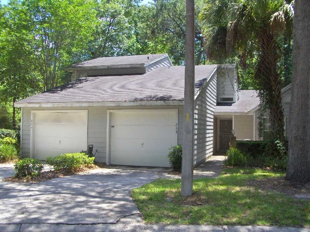 219 Nw 48th Blvd - Photo 2 of 26