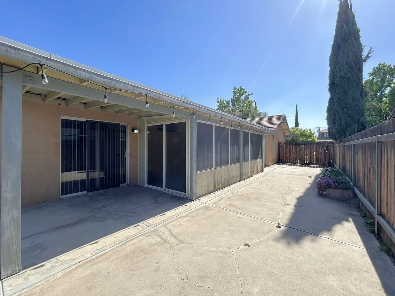 1537 Kelly St - Photo 2 of 23