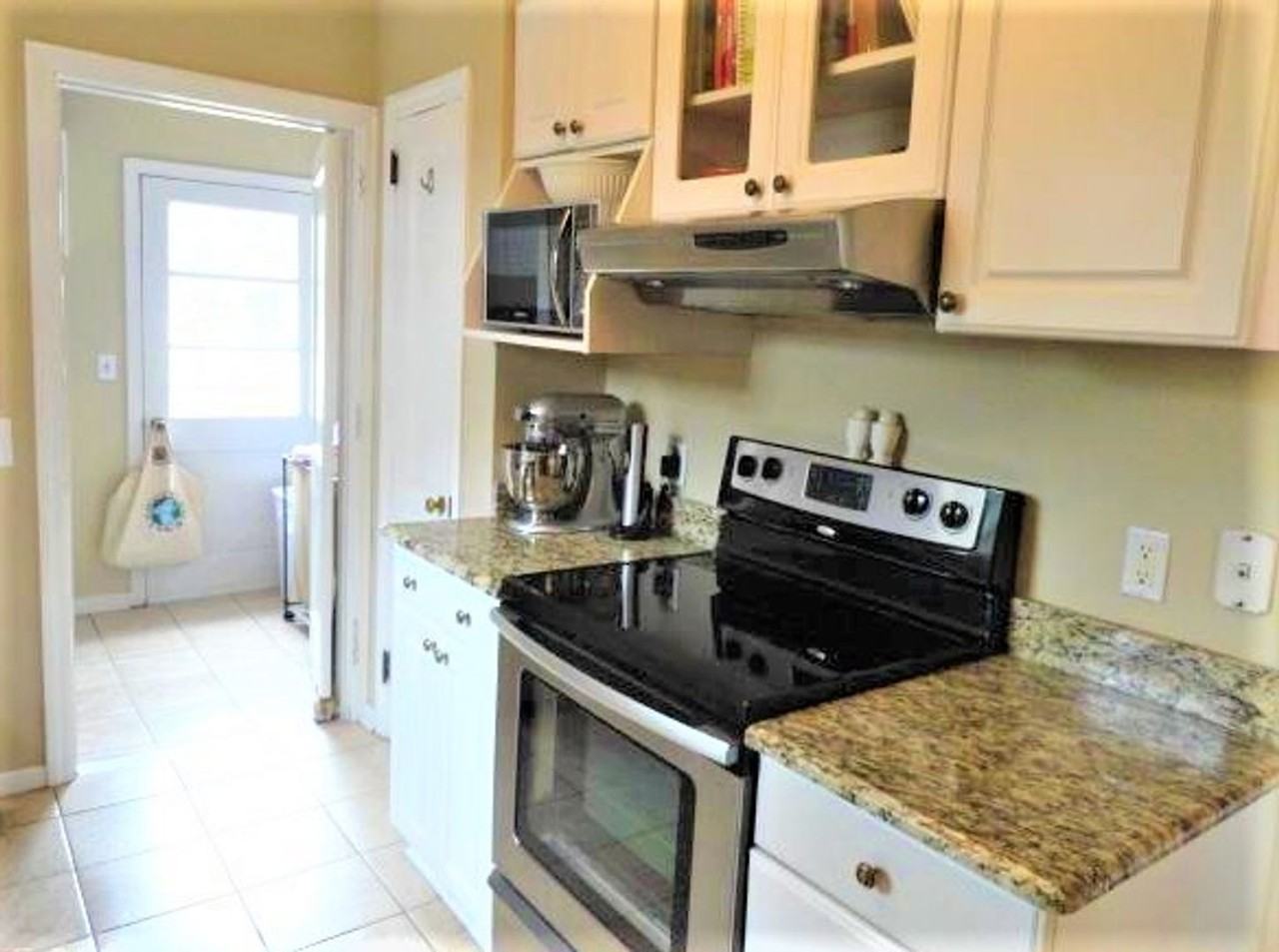 1020 Elm Ave - Photo 7 of 14