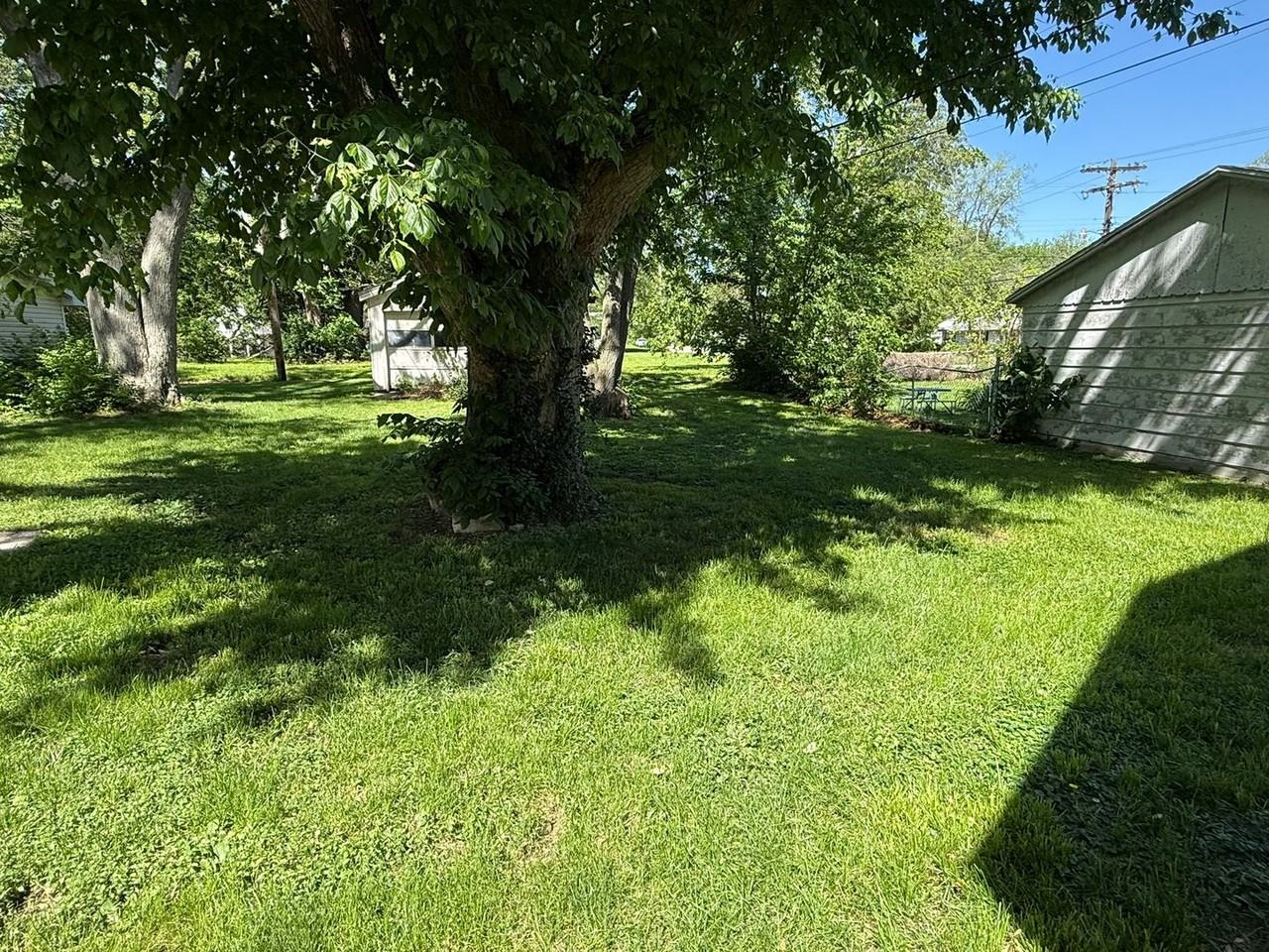 1213 S Illinois St - Photo 3 of 15
