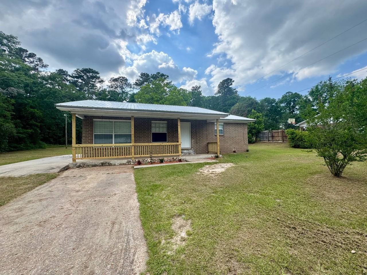 5437 Thomas Dr - Photo 2 of 9