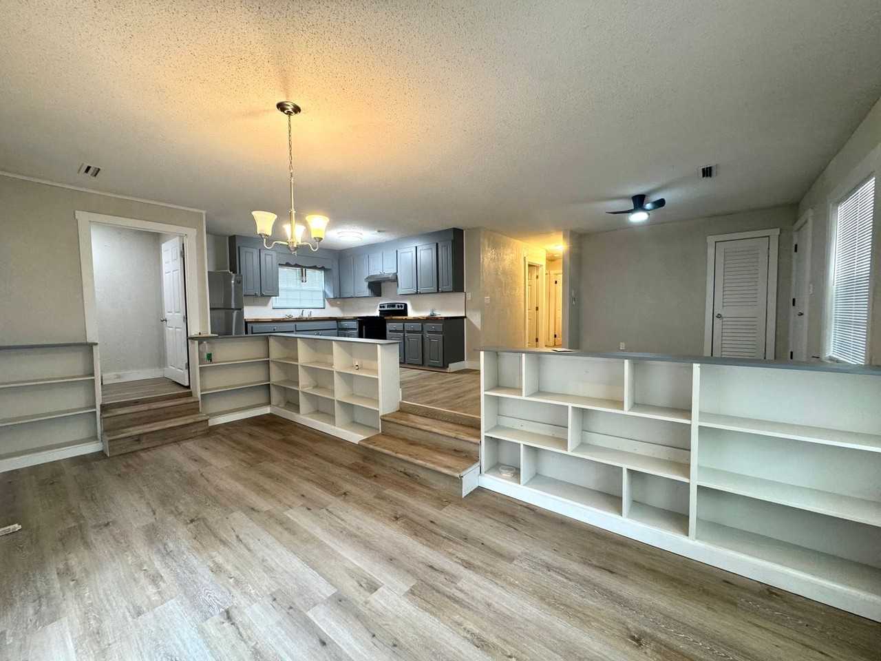 5437 Thomas Dr - Photo 3 of 9