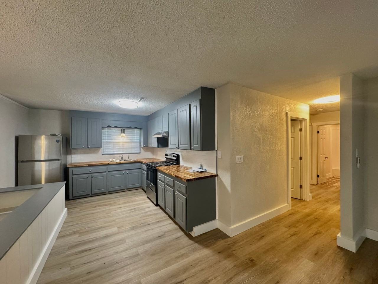 5437 Thomas Dr - Photo 4 of 9