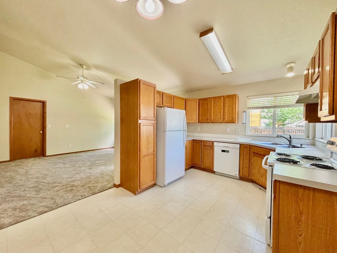 1275 Lavender Ct - Photo 6 of 24