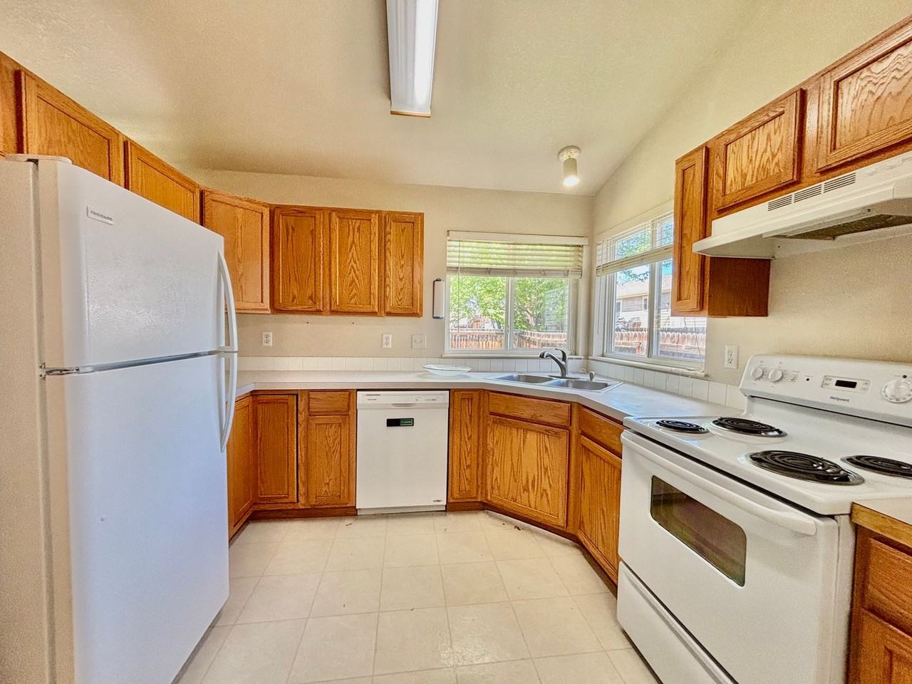 1275 Lavender Ct - Photo 7 of 24