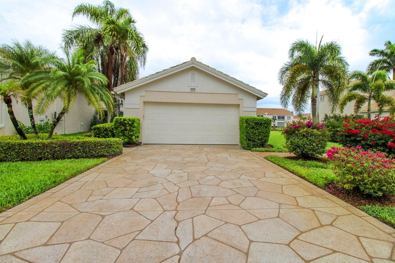 183 Eveningstar Cay - Photo 2 of 48