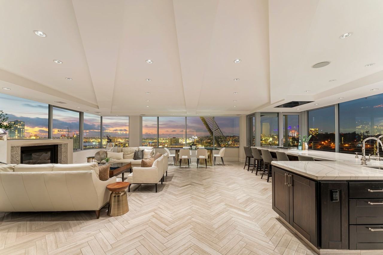 702 Ash St - Photo 2 of 27