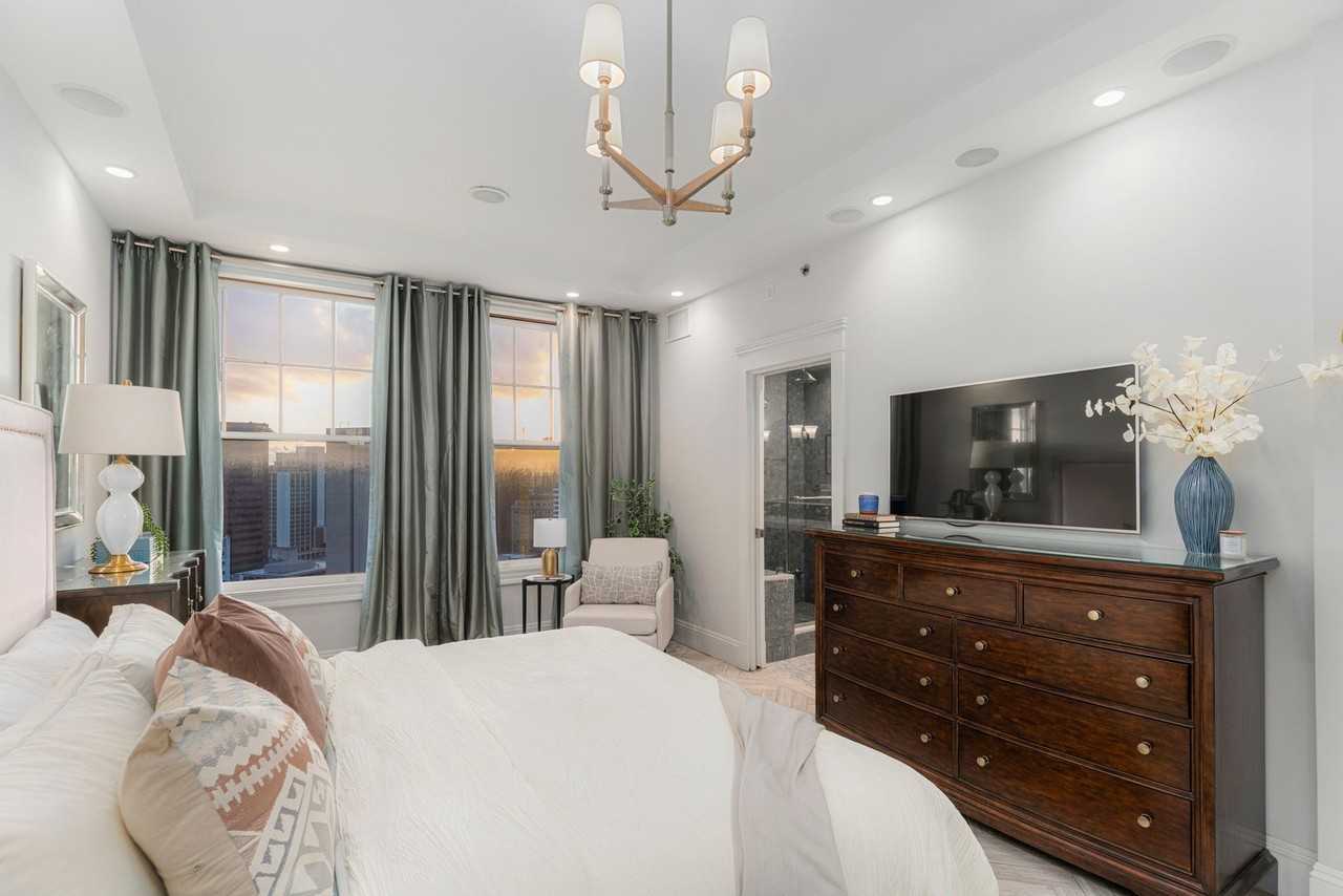 702 Ash St - Photo 4 of 27