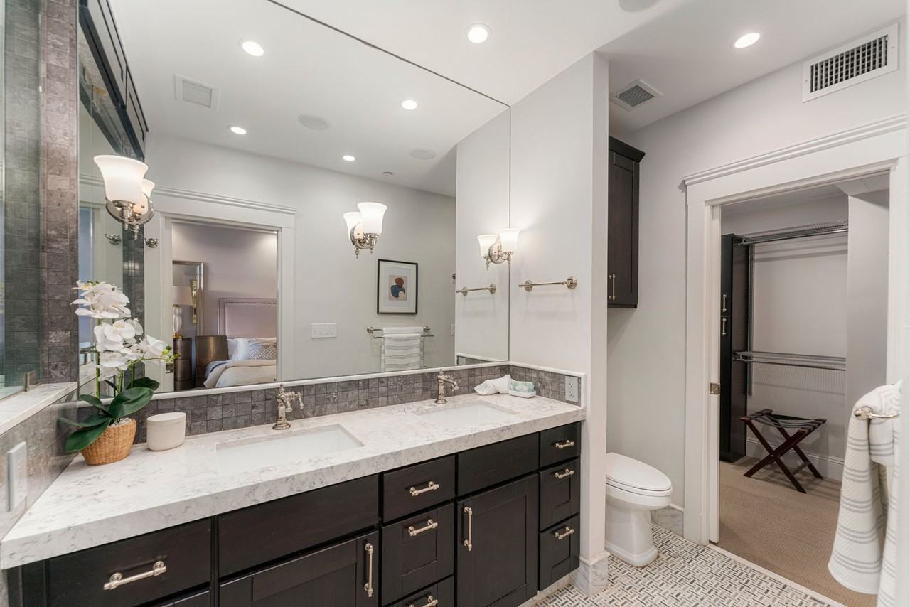 702 Ash St - Photo 5 of 27