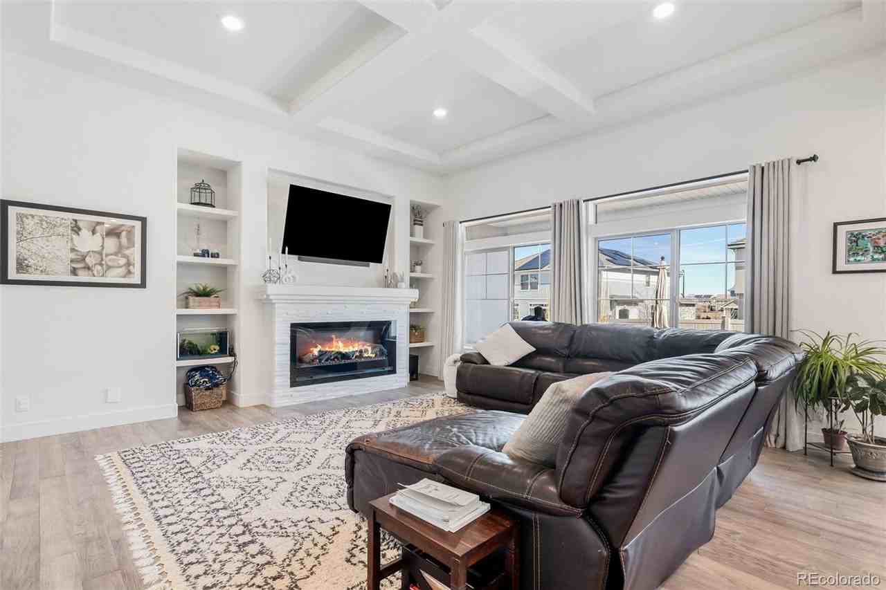 20551 Beekman Pl - Photo 4 of 33