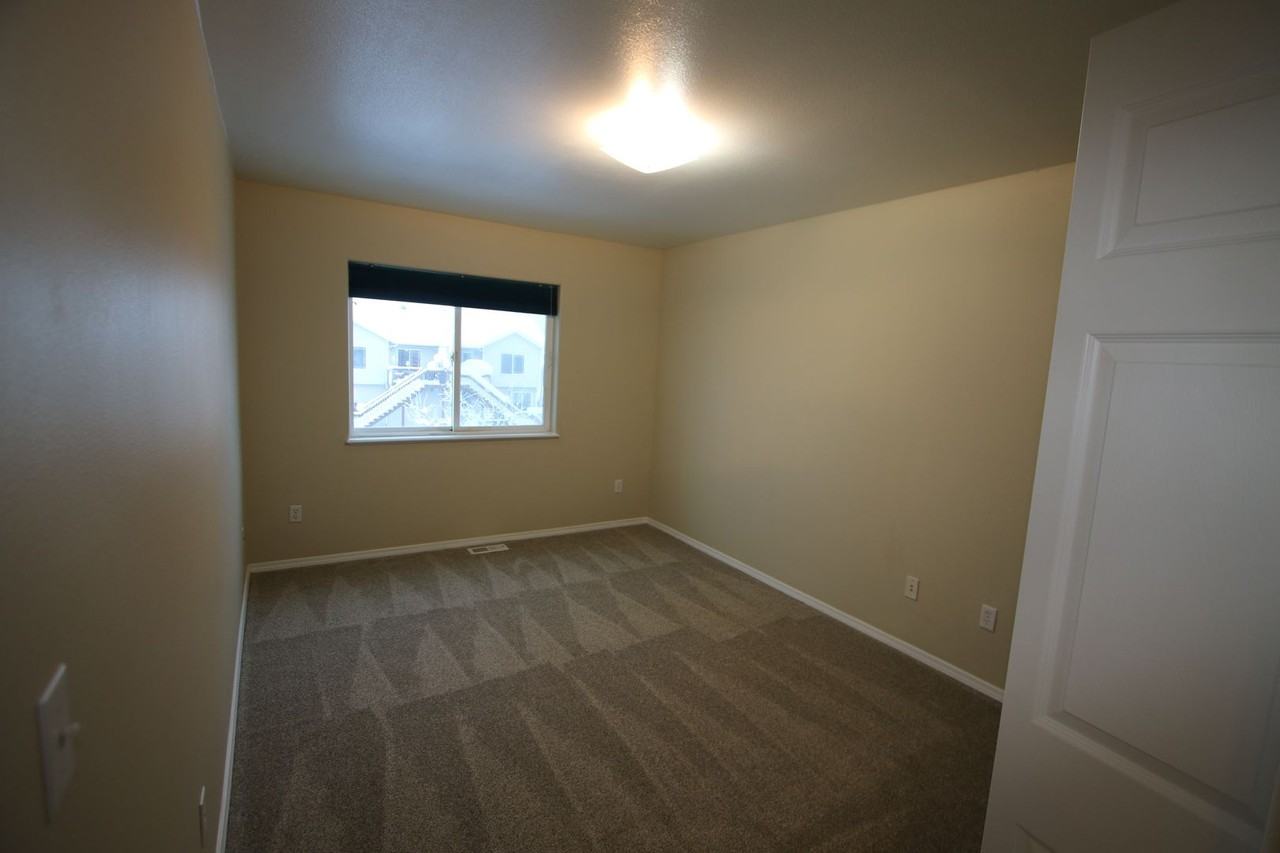 132 Dean Pl - Photo 3 of 19