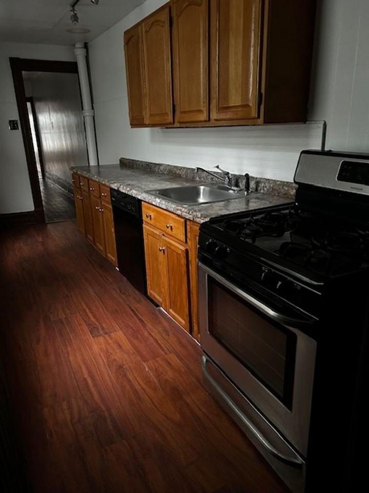 222 N 11th St - Photo 6 of 12