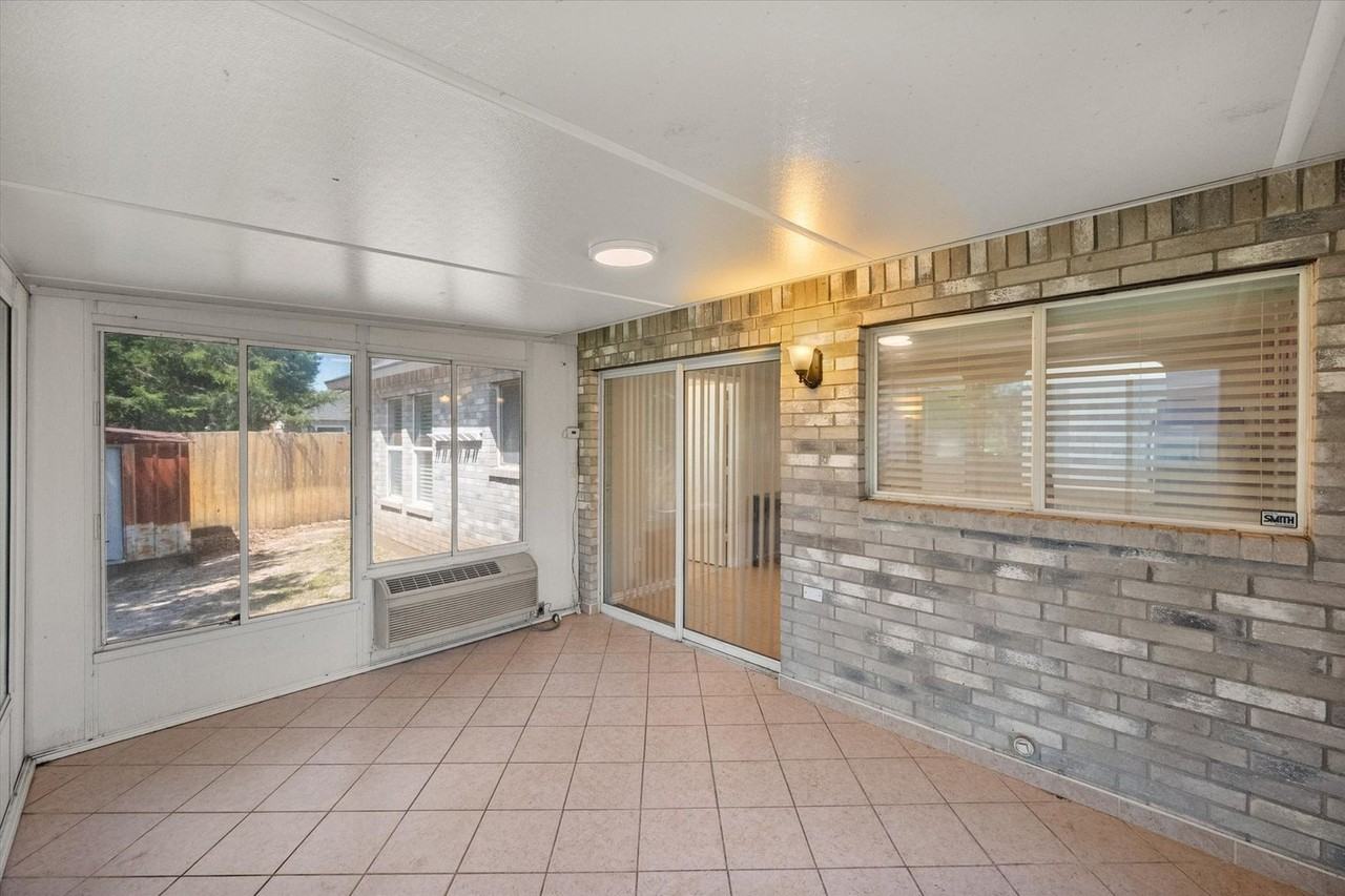 2212 Capstan Dr - Photo 2 of 29