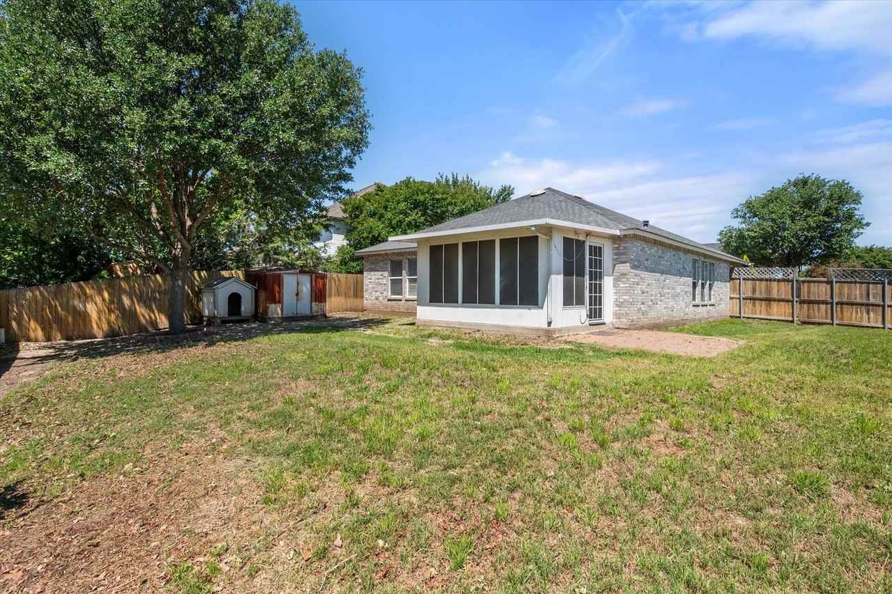 2212 Capstan Dr - Photo 3 of 29