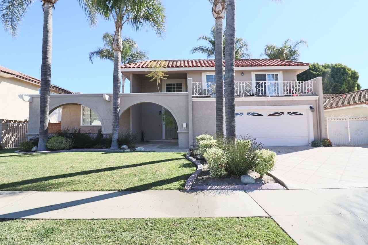 1470 Dara St - Photo 2 of 19