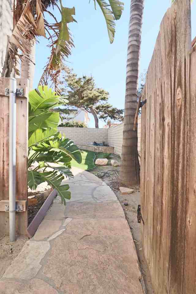 1470 Dara St - Photo 4 of 19