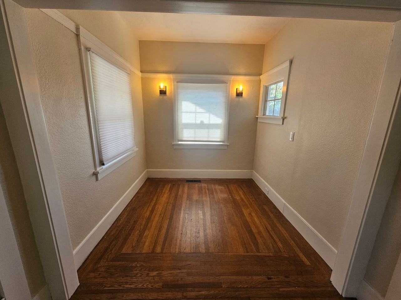 184 Oakes Blvd - Photo 3 of 43
