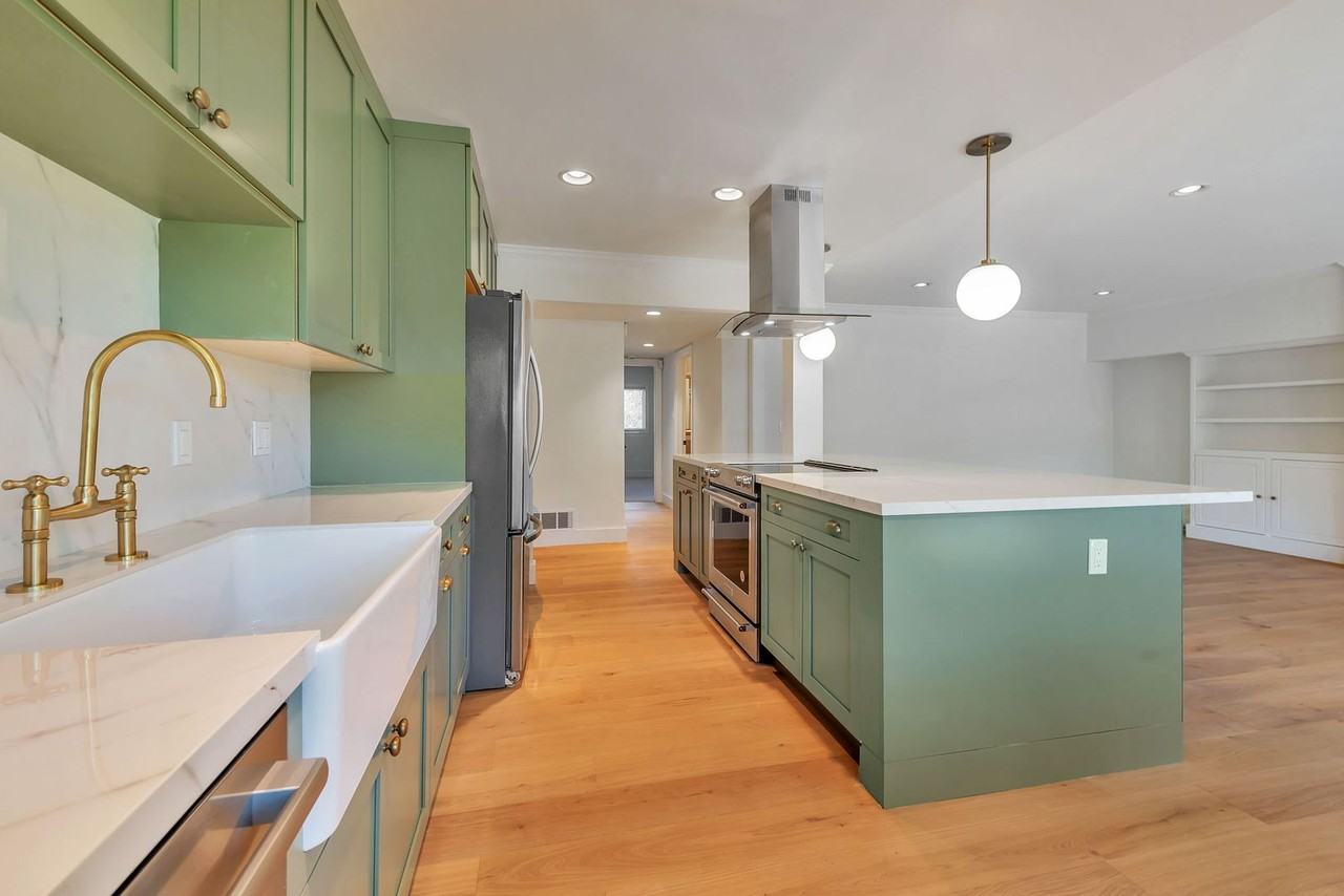 2355 Sharon Rd - Photo 3 of 16