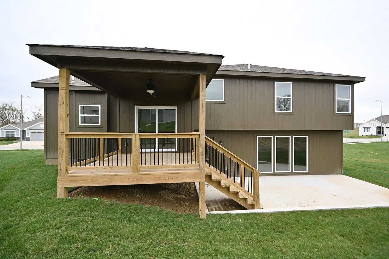 2407 Windmill Cir - Photo 3 of 22