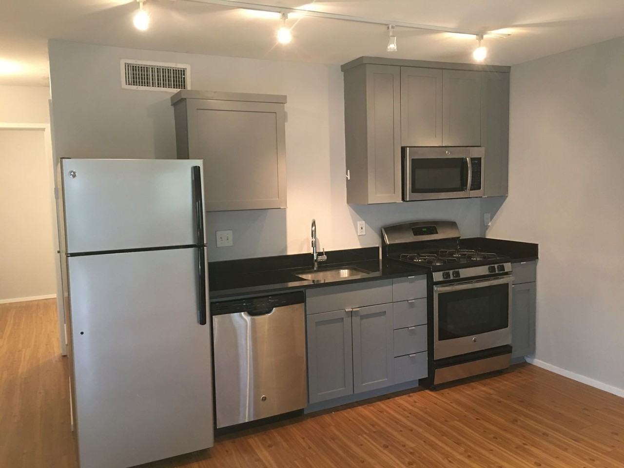 5306 Woodrow Ave - Photo 3 of 13