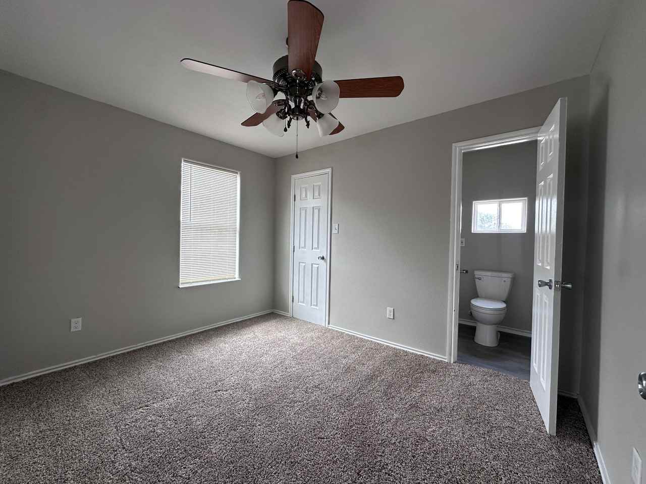 1603 Caldwell Street - Photo 4 of 28