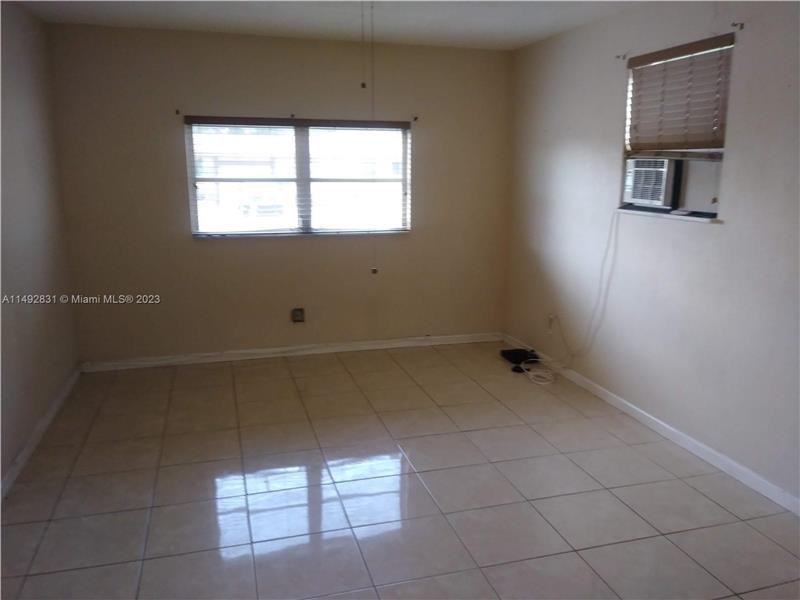 4121 Thomas St #1 - Photo 5 of 10