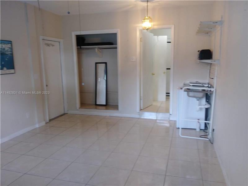 4121 Thomas St #1 - Photo 6 of 10