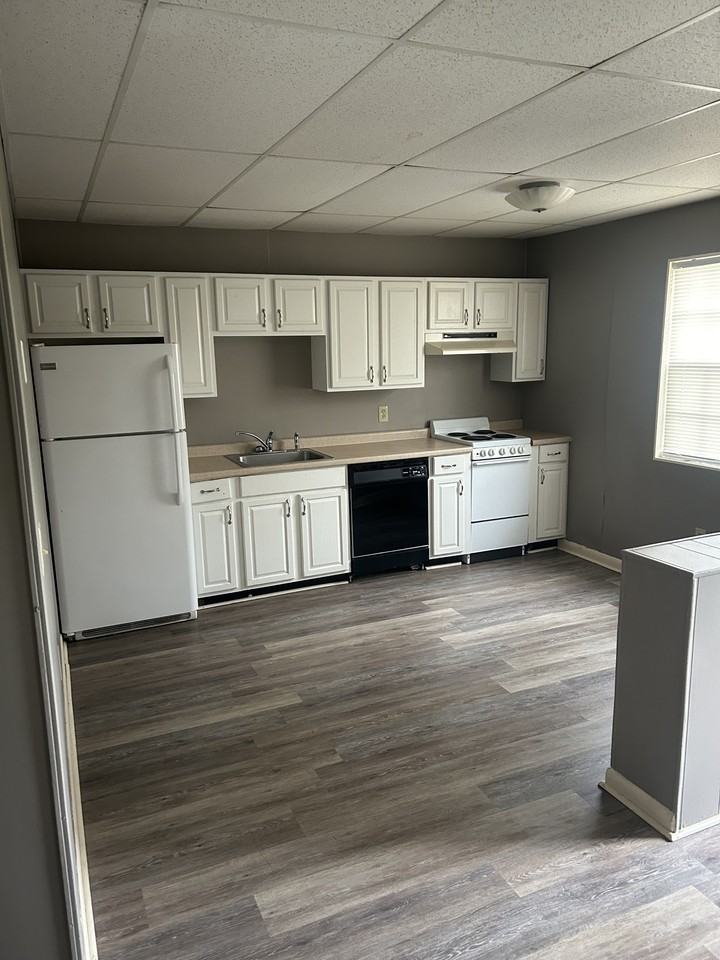 800 Crestview Drive - Photo 2 of 5